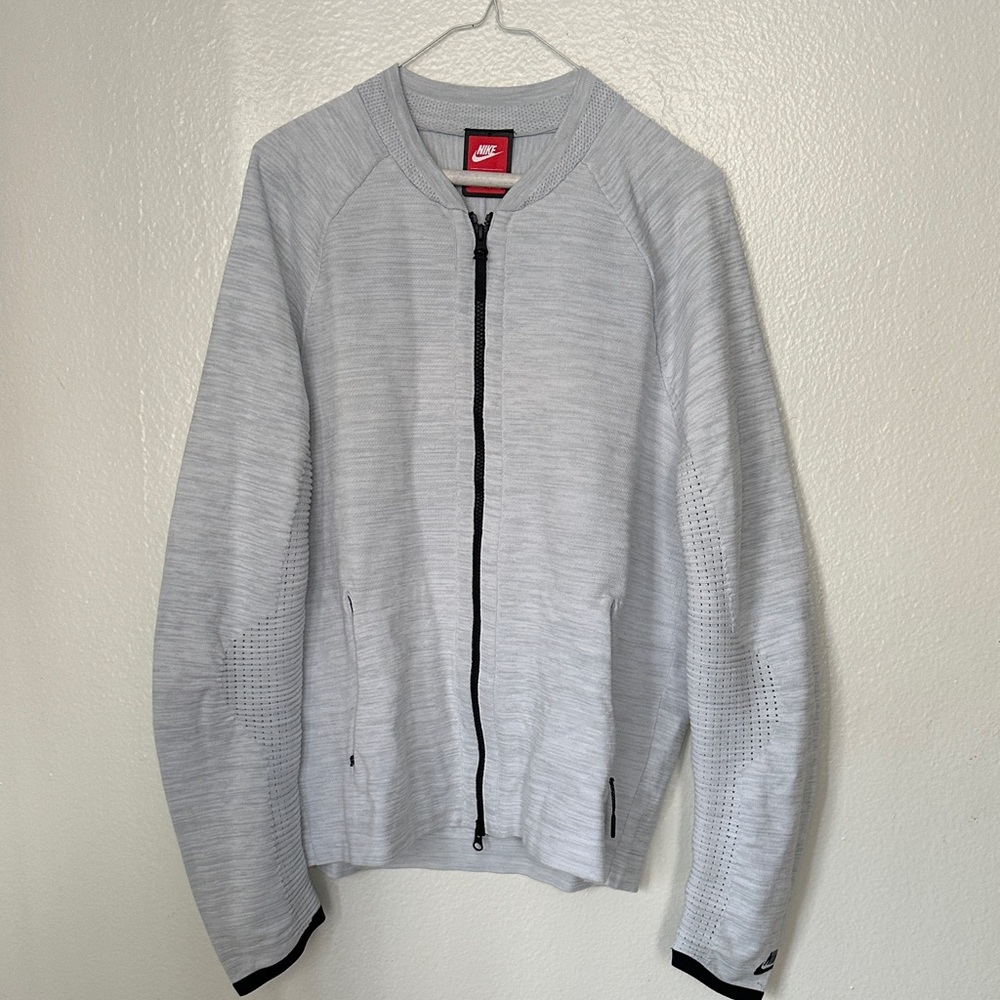 Nike Tech Fleece Gray Sweater